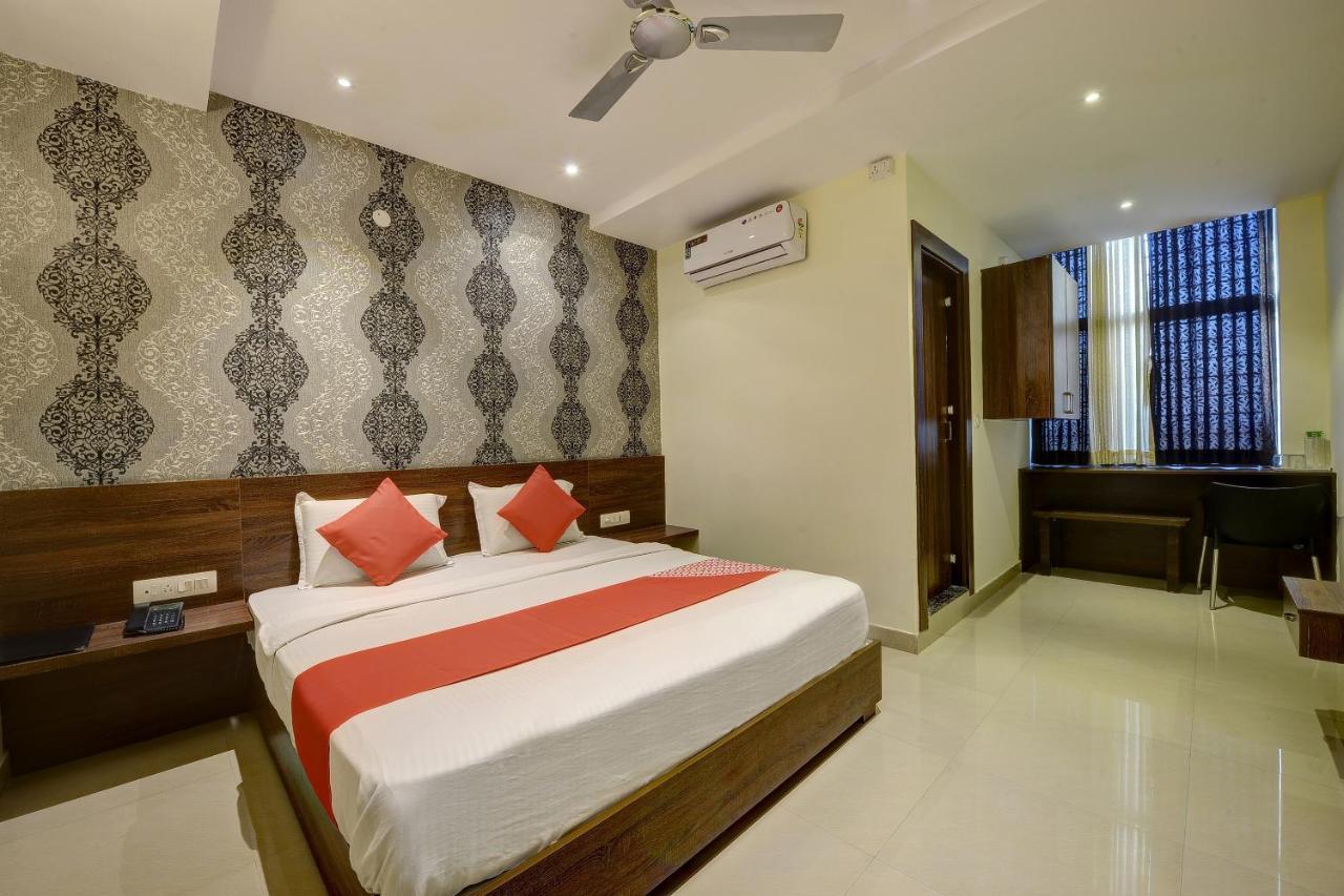 Capital O Hotel Samanvi International Belur  Esterno foto
