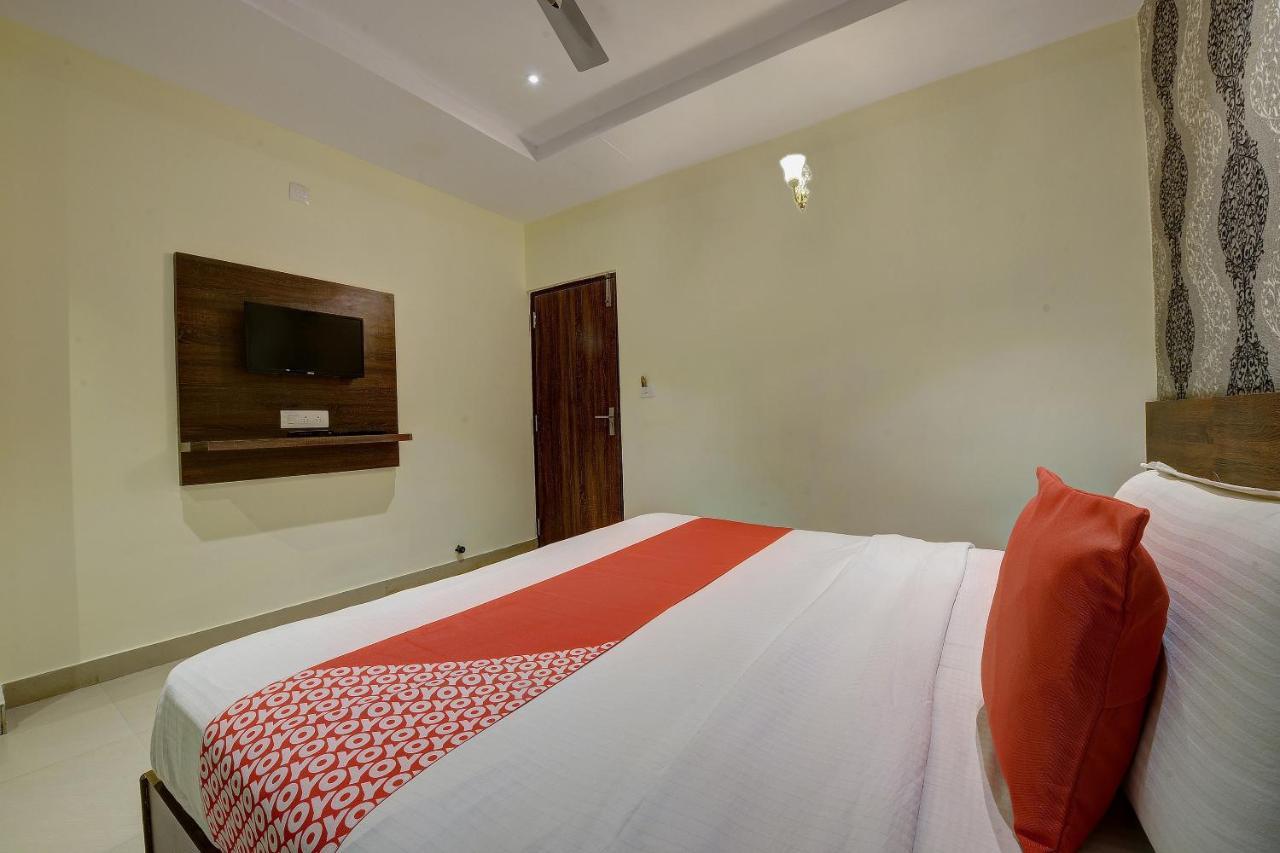 Capital O Hotel Samanvi International Belur  Esterno foto
