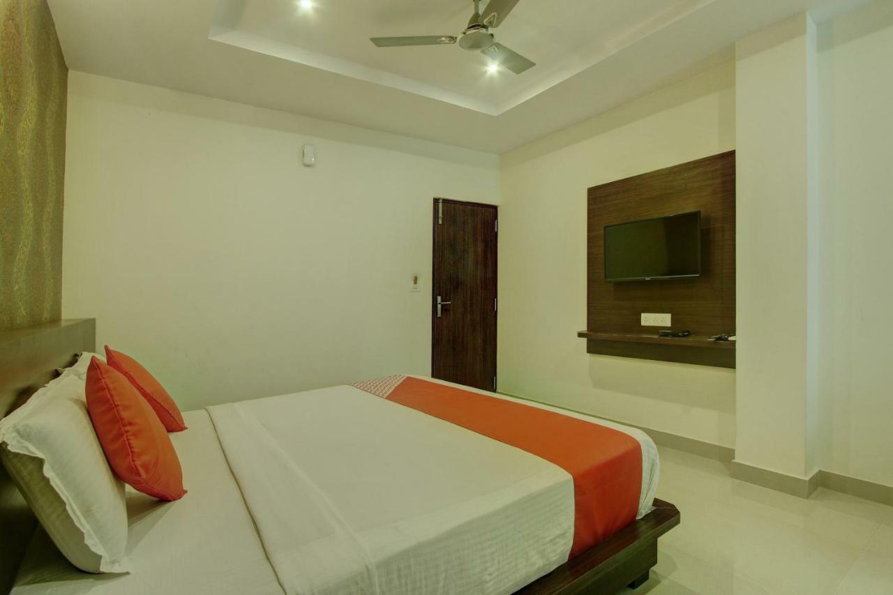 Capital O Hotel Samanvi International Belur  Esterno foto